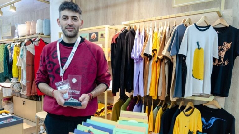 Stand de Poncho Diseño en la 55° Fiesta Nacional e Internacional del Poncho