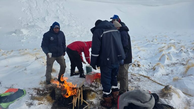 Operativo de rescate de trabajadores mineros en la Puna catamarqueña por temporal de nieve
