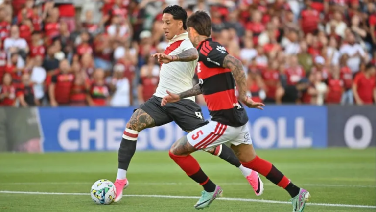 Partido amistoso entre River Plate y Flamengo en el Estádio Do Algarve