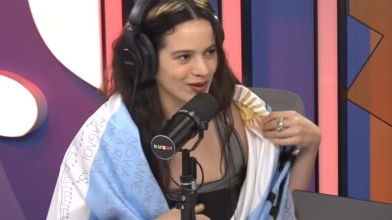Rosalía en una foto de perfil con la bandera argentina