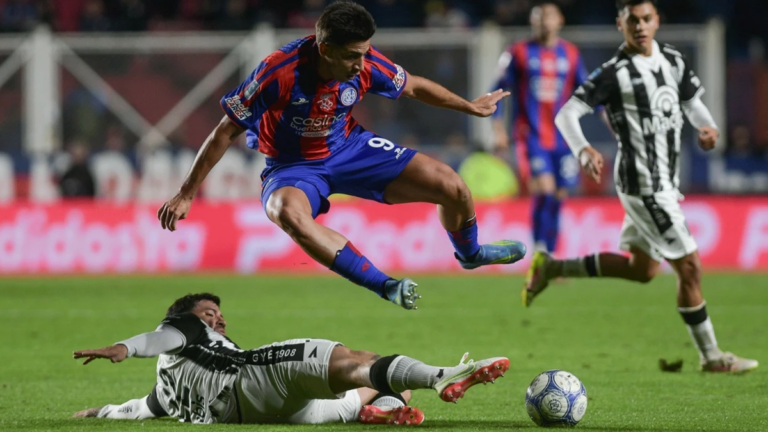 Partido San Lorenzo vs Gimnasia Mendoza en el estadio Nuevo Gasómetro