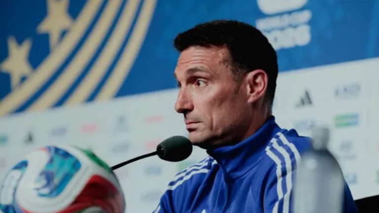 Lionel Scaloni durante una conferencia de prensa previa al partido Argentina vs Egipto
