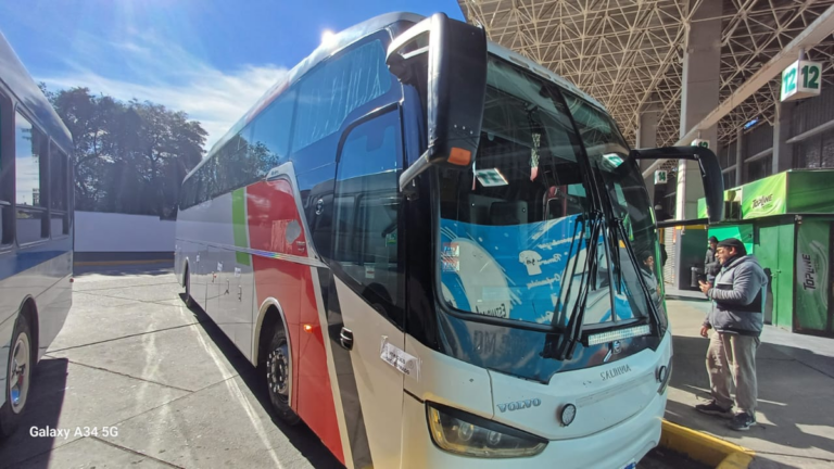 Colectivo secuestrado en operativo de control en Terminal de Ómnibus de Catamarca