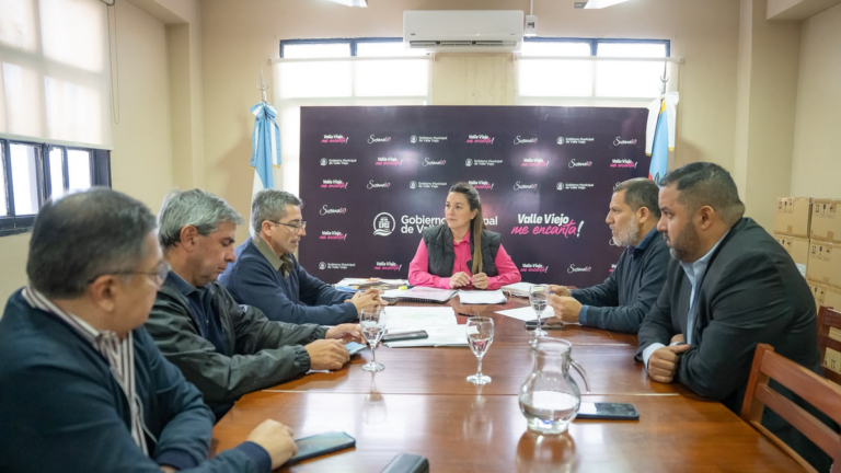 Reunión de Susana Zenteno con empresa de obra cloacal en Valle Viejo