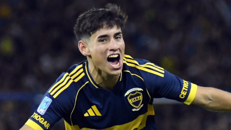 Tomás Aranda con la camiseta número 10 de Boca Juniors