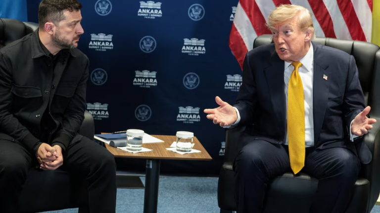 Donald Trump y Volodímir Zelenski durante reunión en cumbre de la OTAN en Ankara
