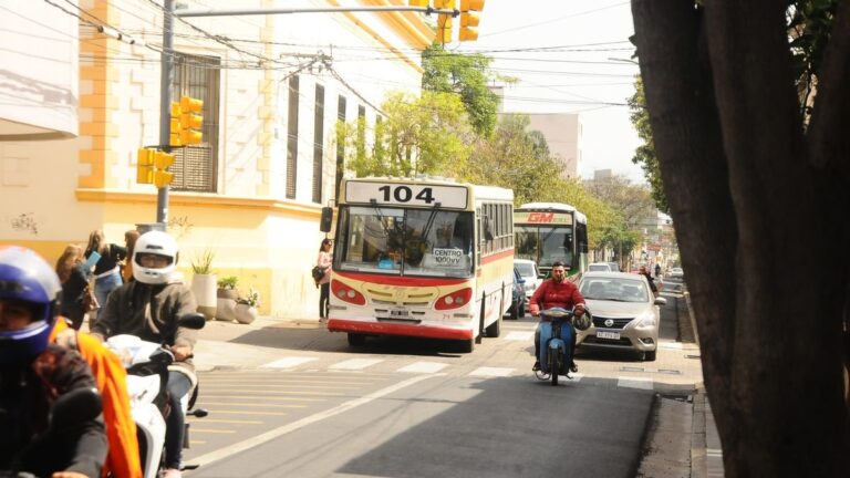 Colectivo de transporte público en Catamarca