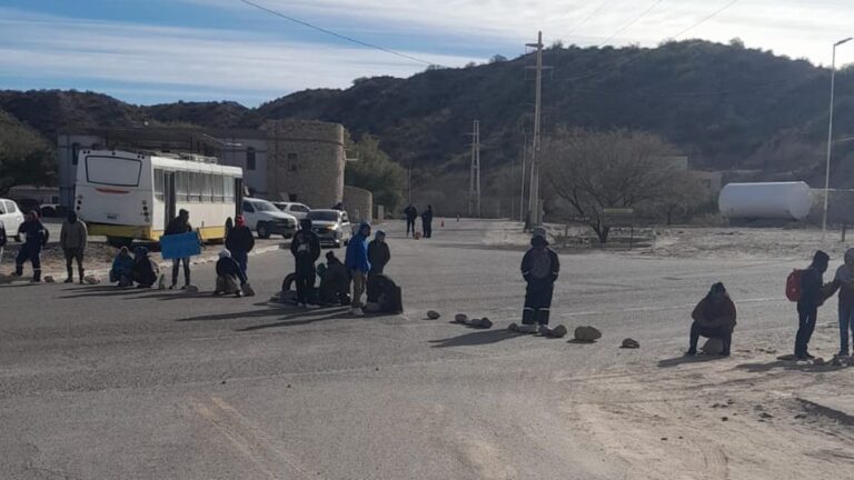 Corte parcial en la Ruta 40 en El Eje por manifestación