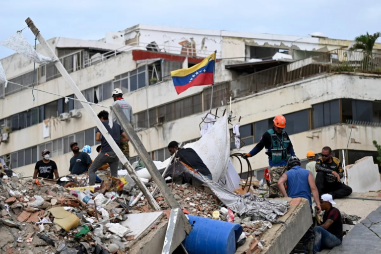 Imagen de edificios colapsados en La Guaira tras el doble sismo en Venezuela
