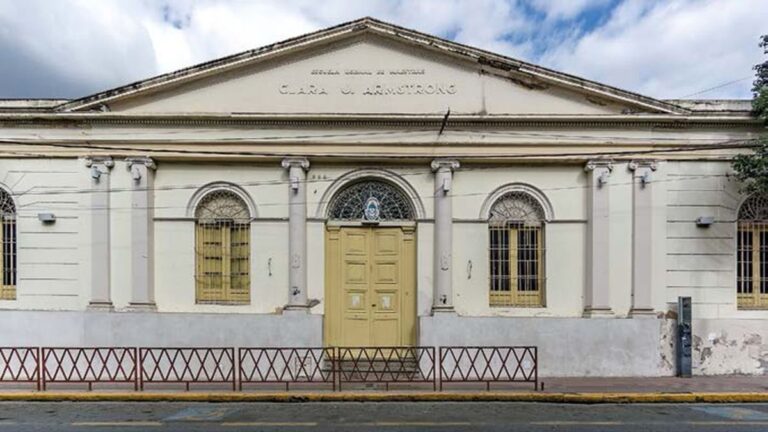 Casi 200 títulos del IES Clara J. Armstrong bajo investigación judicial y administrativa