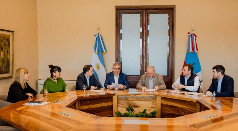 Firma de acuerdo entre Ministerio de Gobierno y Defensoría del Pueblo de Catamarca