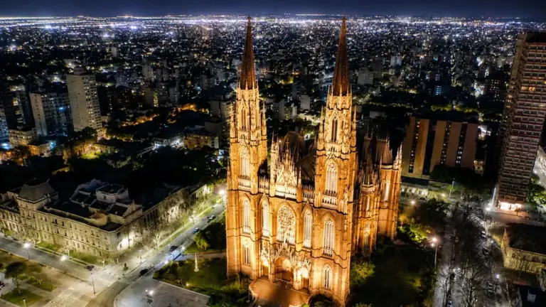 Vista exterior de la Catedral de La Plata