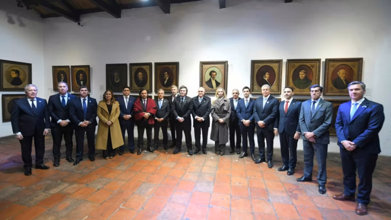 Ignacio Torres, gobernador de Chubut, durante su participación en el evento de AmCham