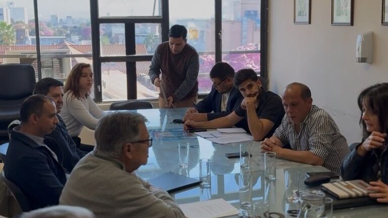 Reunión de diputados con representantes de la Unión Comercial en la Legislatura de Catamarca