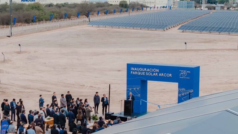 Inauguración del Parque Solar de Grupo Arcor en Recreo con autoridades de EC SAPEM