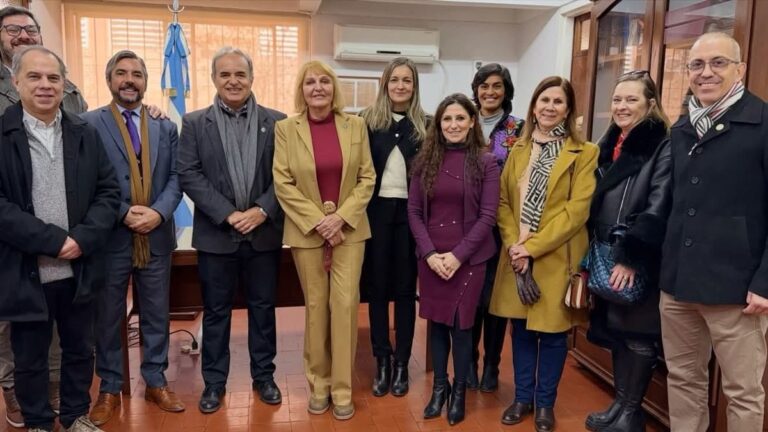 Firma de convenio entre la Facultad de Derecho de la UNCA y la Universidad Nacional de Tucumán