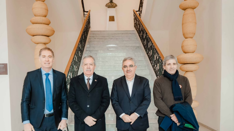 Firma del acuerdo para la construcción del Acueducto Albigasta