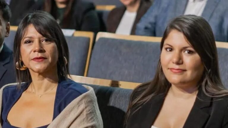 Diputadas Laura Quintero y Natalia Herrera en conferencia de prensa