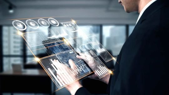 Representación de un humano y una inteligencia artificial colaborando