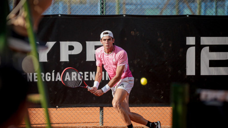 Juan Manuel La Serna en partido de tenis