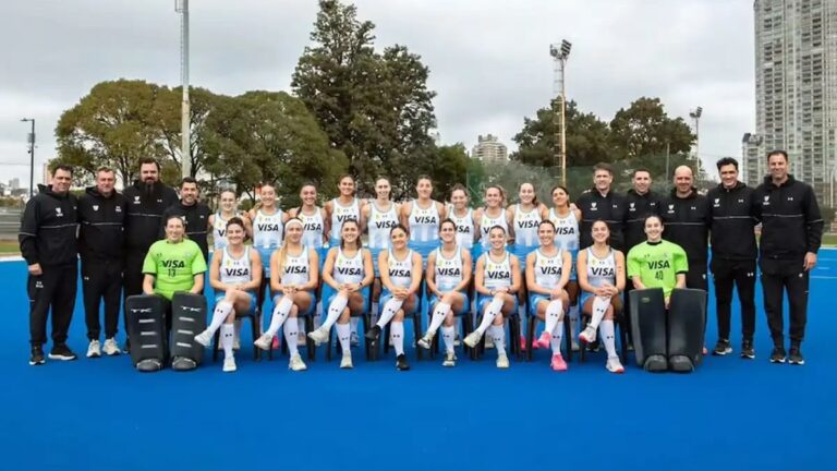 Jugadoras de Las Leonas y jugadores de Los Leones en el Mundial de hockey