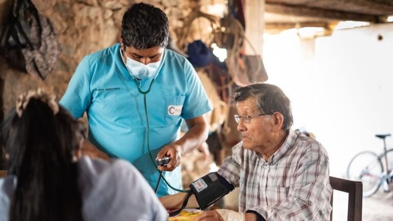 Equipo de salud del Programa Lleguemos al Barrio en Tatón