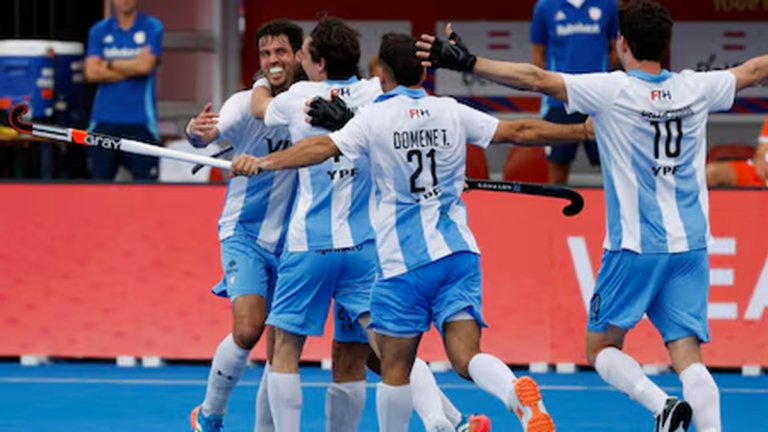 Los Leones celebran la medalla de bronce en el Mundial de hockey sobre césped