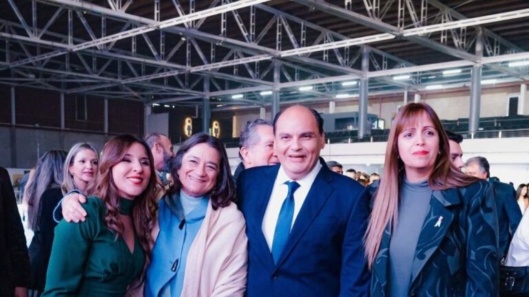 Lucía Corpacci y Gustavo Saadi en un acto político en Catamarca