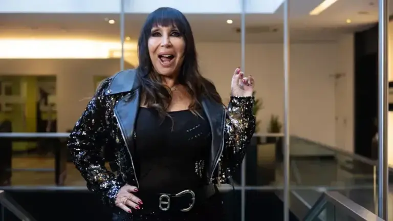 Moria Casán sonriendo en un evento