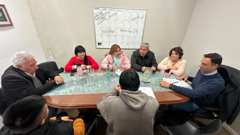 Reunión entre autoridades municipales y representantes de ATE