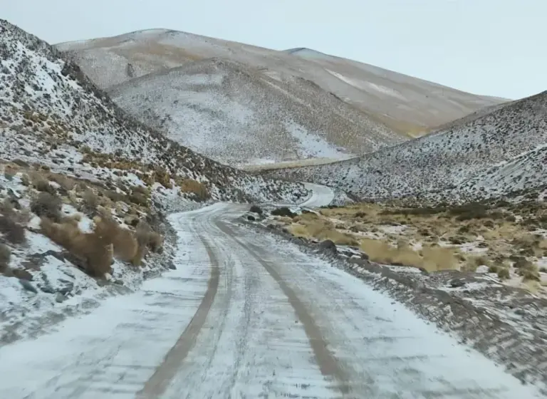 Vista de la cordillera de Catamarca con nevadas