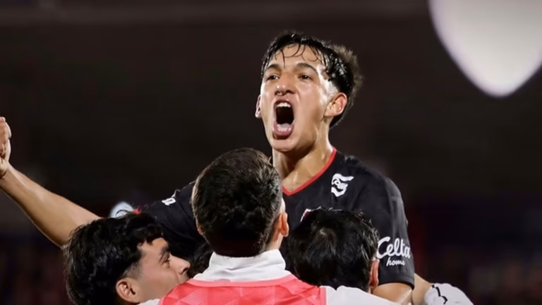 Partido entre Newell's Old Boys y Deportivo Riestra en el estadio Marcelo Bielsa