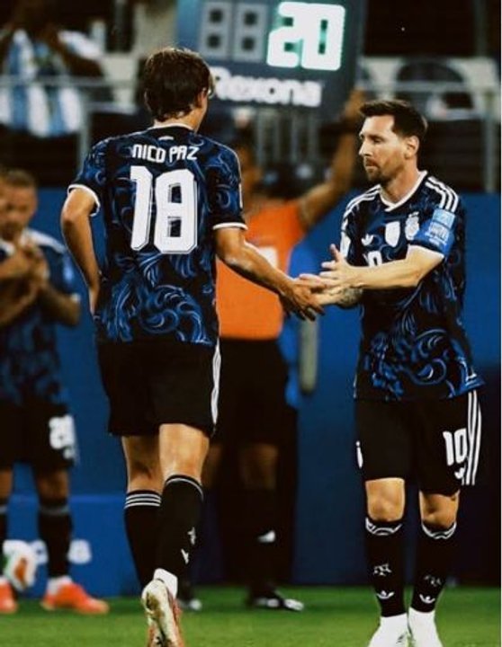 Nico Paz con la camiseta de la Selección argentina