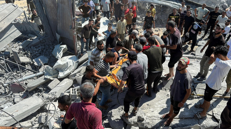 Vista de la Franja de Gaza con edificios dañados