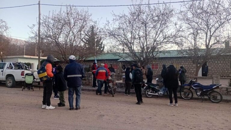 Escuela del interior de Catamarca tomada por padres