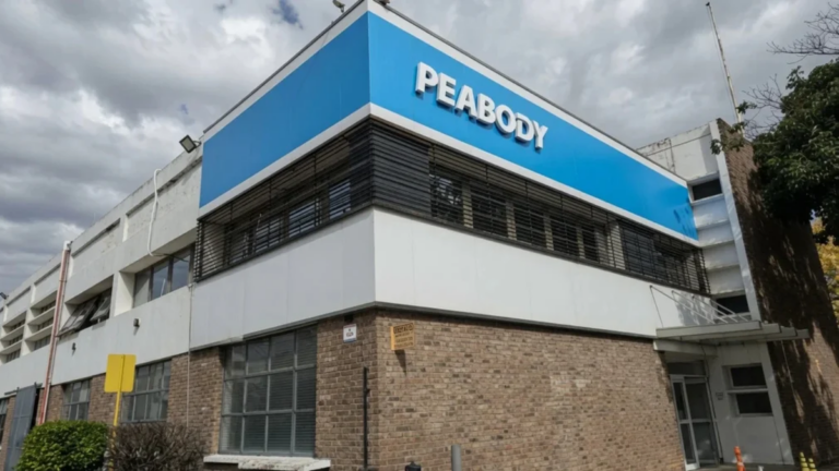 Logo de la marca Peabody