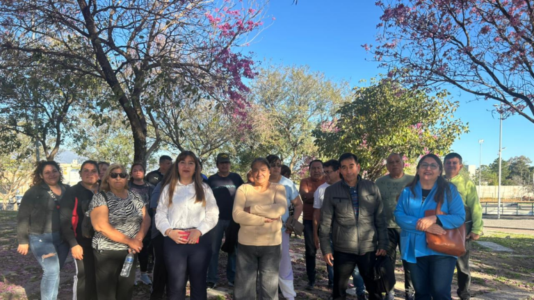 Policías y penitenciarios autoconvocados reunidos en el Parque de los Niños de Catamarca