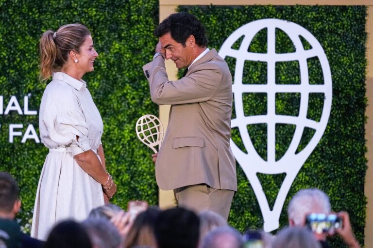 Roger Federer durante su ceremonia de ingreso al Salón de la Fama del Tenis Internacional