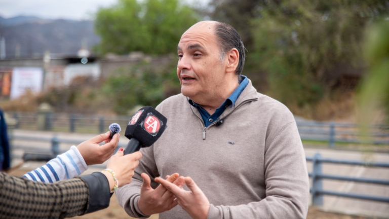 Gustavo Saadi en actividad de forestación en Canal de Choya