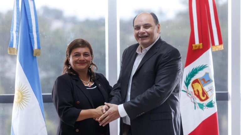 Gustavo Saadi y Joana Cabrera Pimentel en el Nodo Tecnológico Municipal
