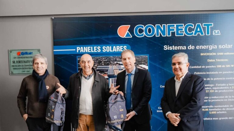 Recorrida de autoridades por la planta CONFECAT en Catamarca
