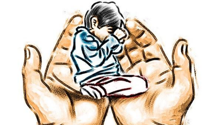 Jueza y niño en un tribunal, ilustración de la intervención judicial en casos de menores