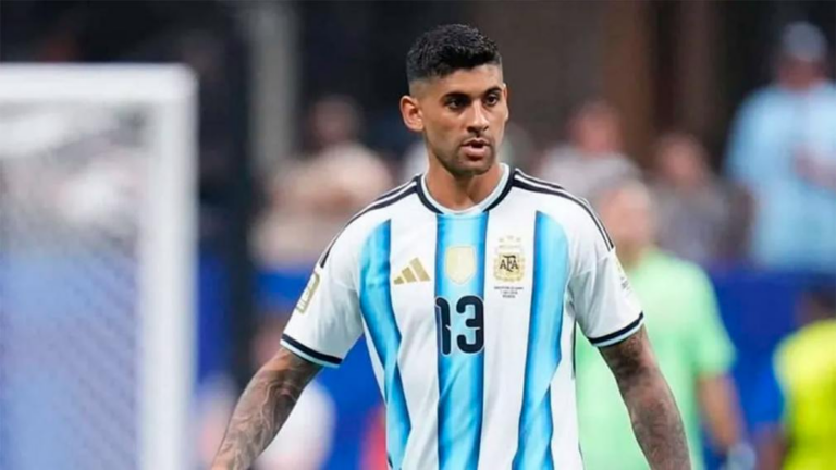 Cristian Cuti Romero con la camiseta del Tottenham