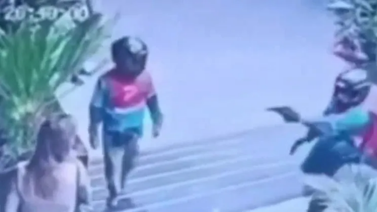 Captura del video de seguridad del ataque a Nadia Beller
