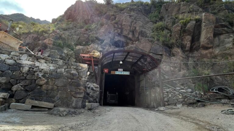 Rodocrosita, piedra semipreciosa extraída en Mina Capillitas, Andalgalá