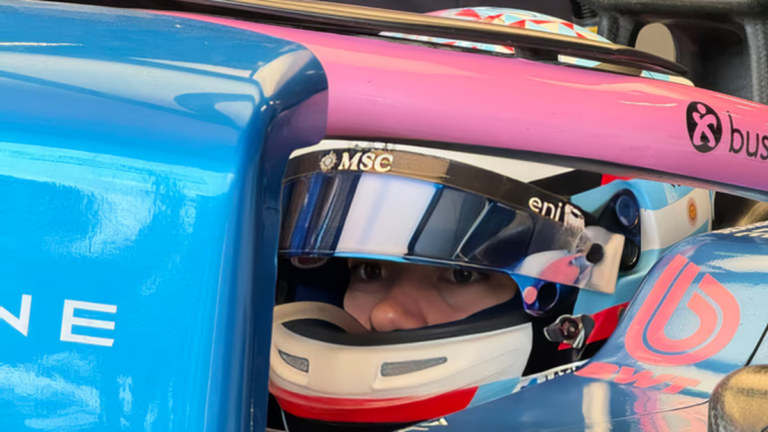 Franco Colapinto al volante de su Alpine durante la clasificación del Gran Premio de Azerbaiyán