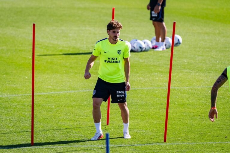 Dani Olmo durante una conferencia de prensa