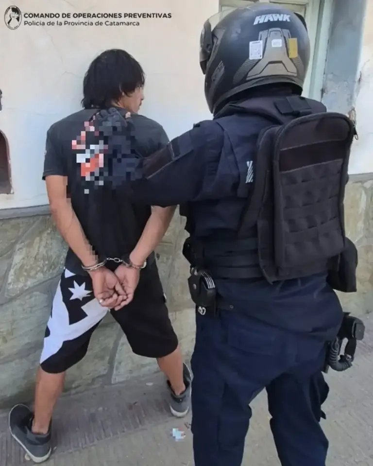 Móvil policial en la ciudad de Catamarca