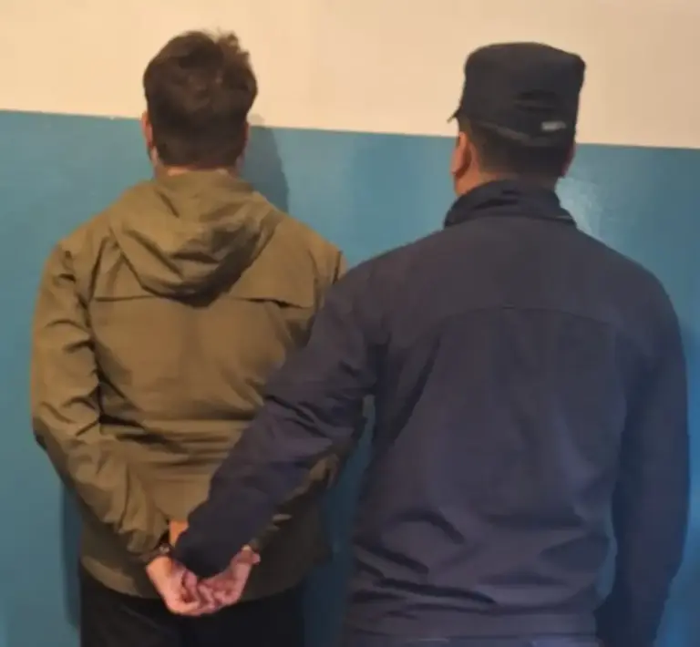 Móvil policial en la zona de Avenida Recalde al 3000