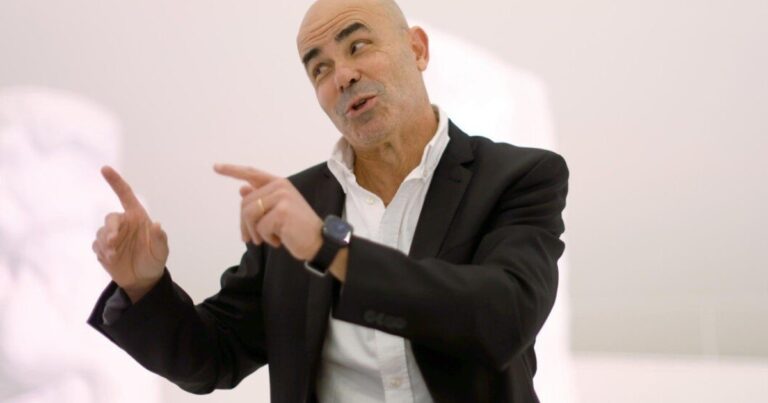 Eduardo Sacheri, escritor argentino, durante la presentación de su novela 